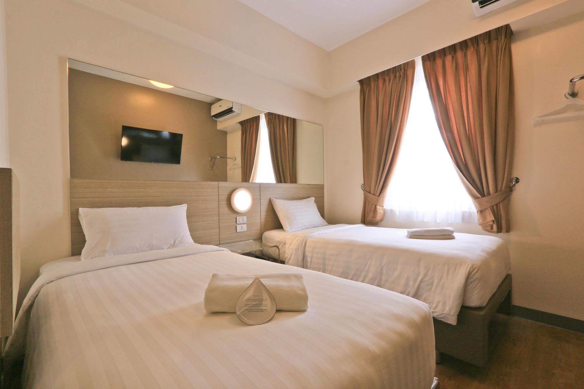 Red Planet Makati Amorsolo Makati City Zewnętrze zdjęcie